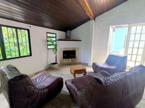 Casa 80mtrs Da Praia De Camburi