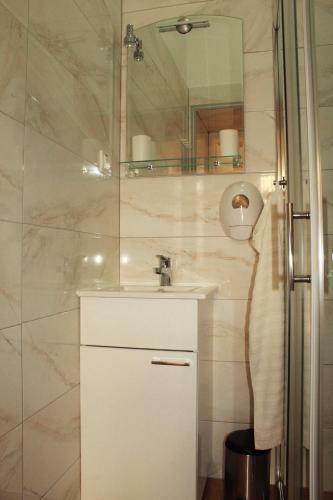 Kvija Rooms