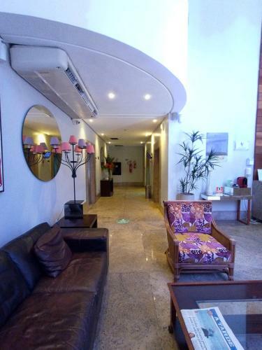 Hotel Athenas Multiempresarial, 611