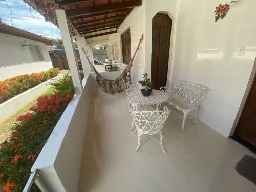 Casa 4/4(amplos), Cond. Fechado Com Piscina-150m2