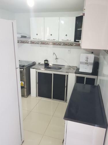 Casa 4/4(amplos), Cond. Fechado Com Piscina-150m2