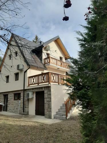 Villa Green Pine House