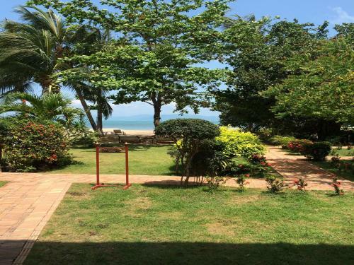 The Waterfront Boutique Hotel & Cafe