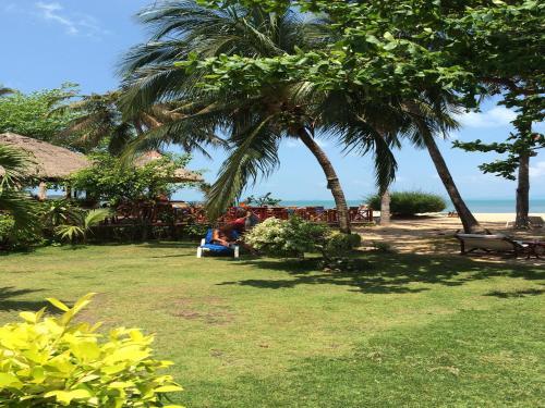 The Waterfront Boutique Hotel & Cafe