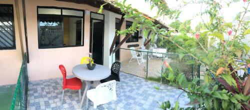 Apartamento Village (kitnet) Com Piscina, � 400mts Da Praia.