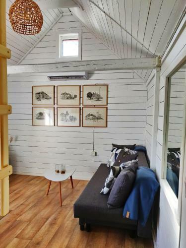 Centralt Och Havsn�ra! Stuga I Lugnt Villomr�de