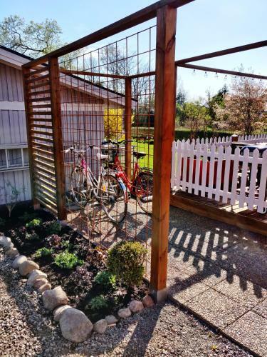 Centralt Och Havsn�ra! Stuga I Lugnt Villomr�de