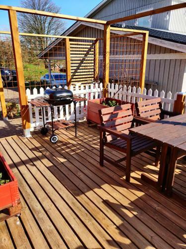 Centralt Och Havsn�ra! Stuga I Lugnt Villomr�de