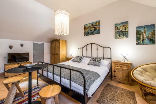 Poetika Apartments