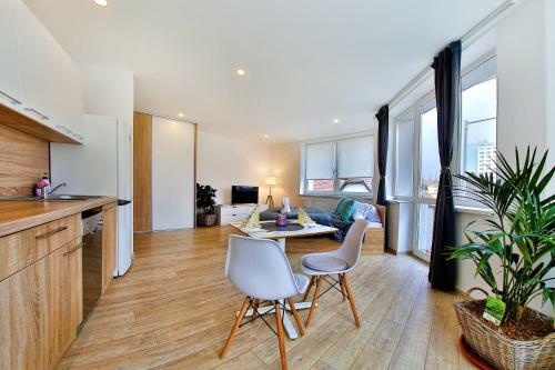 La Villa Apartments
