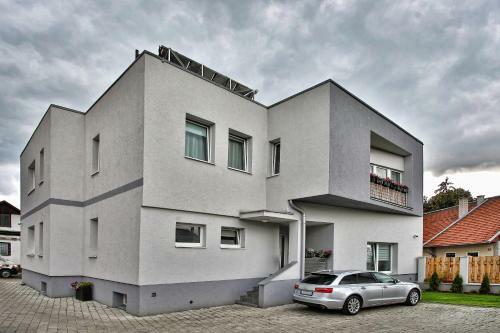 La Villa Apartments