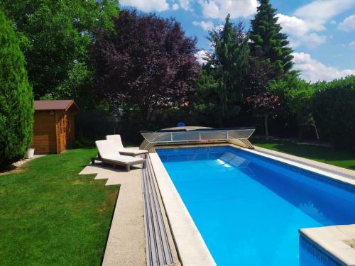 Garden & Pool Apartment
