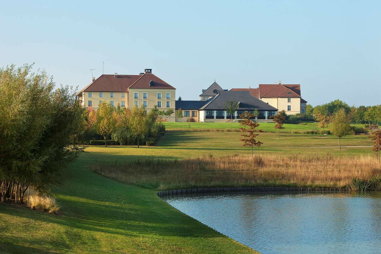 Hotel Campanile Val de France