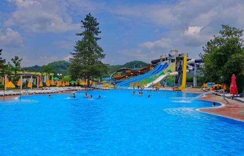 Aqualuna Zvonarjeva Hi?ka