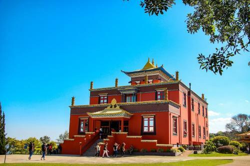 Grey House, Pr�ximo A Gramado E Ao Templo Budista