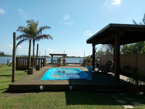 Casa Na Beira Da Lagoa Com Piscina E Rampa Para Embarca��es