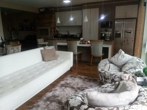 Casa Na Beira Da Lagoa Com Piscina E Rampa Para Embarca��es