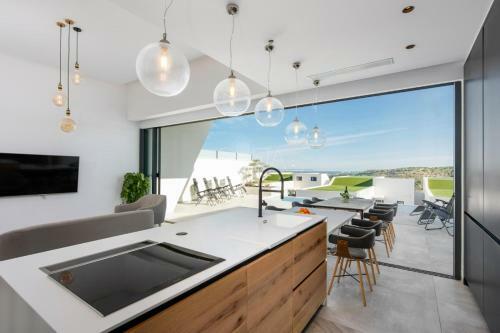 Villa Oceanic - Heated Pool, Free Car And Bikes