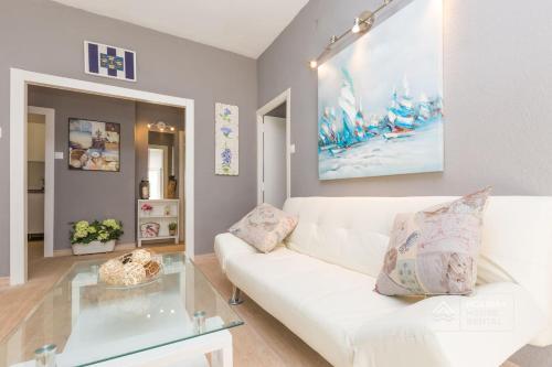 S12 � Beach Front Apartment --free Wifi-