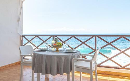 Oceanfront Neptuno Apartment