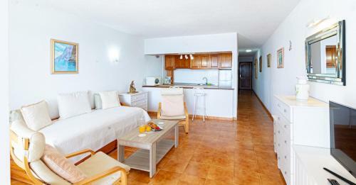 Oceanfront Neptuno Apartment