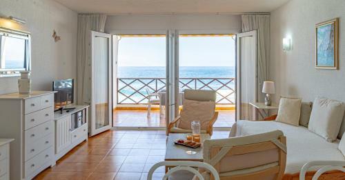 Oceanfront Neptuno Apartment