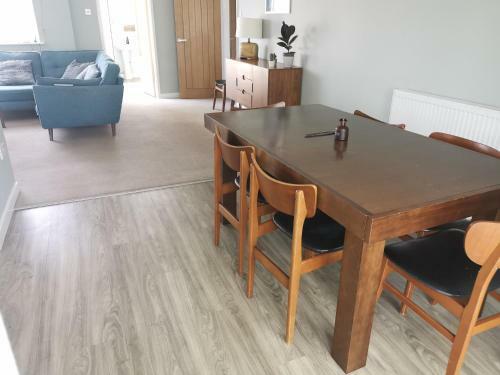 Seaside Bungalow With Hot Tub 5 Mins Walk To Beach