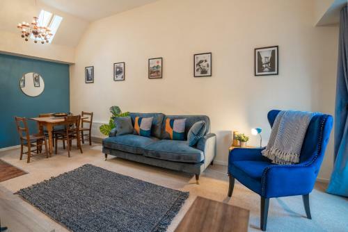 Modern Duplex Apartment With Allocated Parking & Wifi