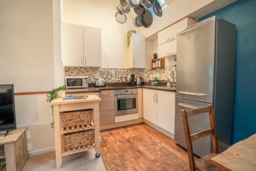 Modern Duplex Apartment With Allocated Parking & Wifi