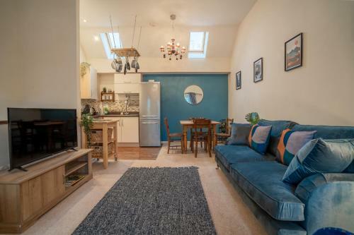 Modern Duplex Apartment With Allocated Parking & Wifi