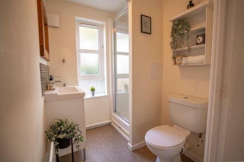 Modern Duplex Apartment With Allocated Parking & Wifi