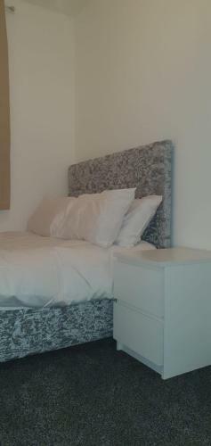 Hostal Fantastic Brand New Rooms
