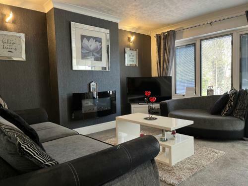 Modern 3 Bedroom Property In Quiet Location