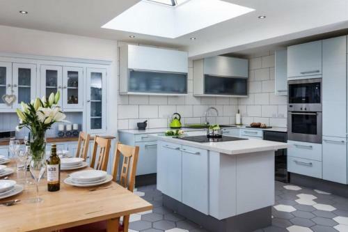 Sandy Toes