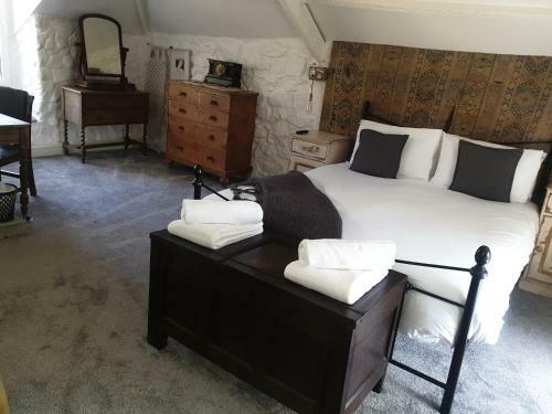 Cozy Carbence Cottage