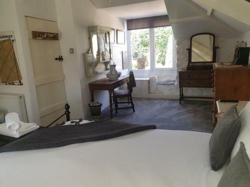 Cozy Carbence Cottage