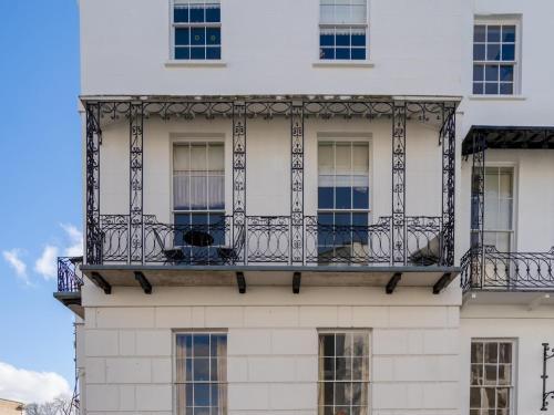 Pass The Keys Beautiful Regency Apartment - 2 Bed And Parking