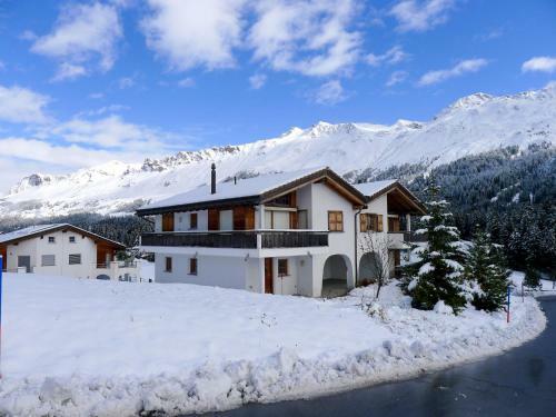 Apartment Tgesa Sartons