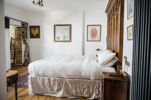 Hotel The Crooked Swan