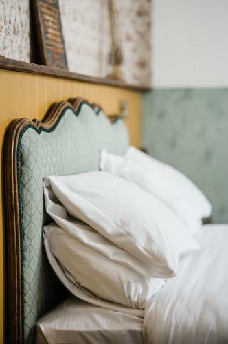 Hotel The Crooked Swan