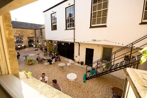 Hotel The Crooked Swan