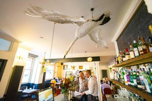 Hotel The Crooked Swan