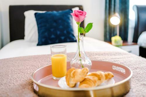 Harley House - Spacious Home With Free Netflix & Parking By Rocketbnb
