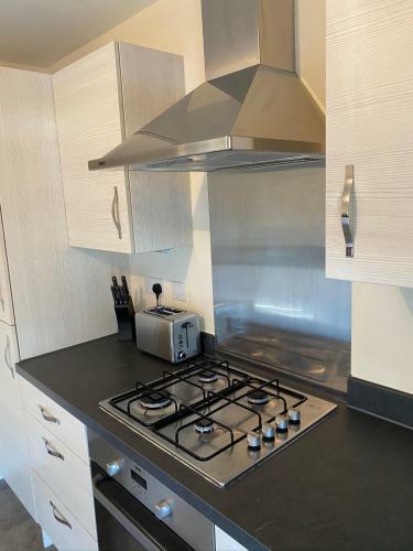 Superior Two-bed Apartment With Free Parking, Cv1 Coventry