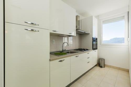Sky Split Apartment