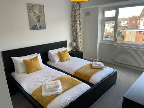 Apartamento Modern 3-bed House With Parking - Sleeps 7!