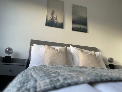 Apartamento Modern 3-bed House With Parking - Sleeps 7!