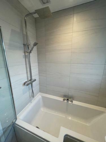 Apartamento Modern 3-bed House With Parking - Sleeps 7!