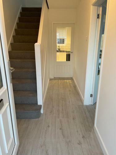 Apartamento Modern 3-bed House With Parking - Sleeps 7!