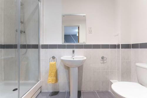 Riley House Spacious City Apartment